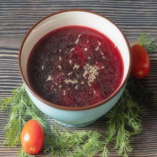 Barszcz czerwony z uszkami z pieczarkami