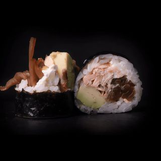 Futomaki łosoś pieczony