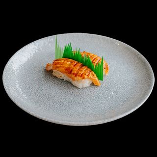 Nigiri z łososiem teriyaki