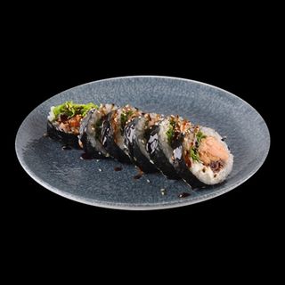 Futomaki z pieczonym łososiem teriyaki