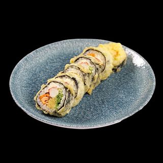 Futomaki w tempurze z pieczonym łososiem teriyaki i awokado