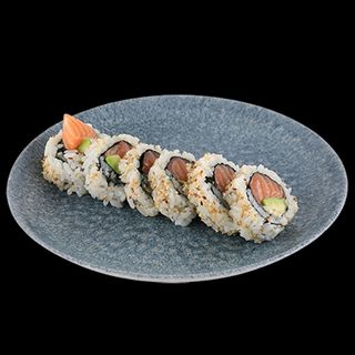 Uramaki z łososiem