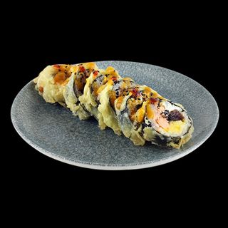 Futomaki w tempurze z pieczonym łososiem teriyaki i mango