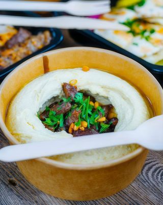 Hummus z mięsem