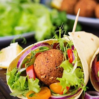 Kebab na cienkim falafel duży