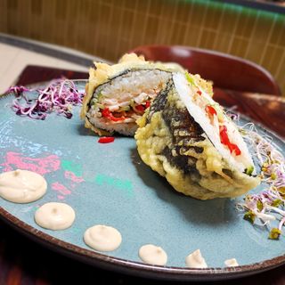 Sushi burger z gotowaną krewetką