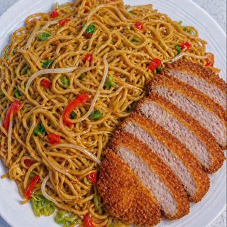 Seoul makaron z kotletem schabowym