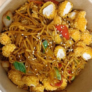 SEOUL MAKARON Z WARZYWAMI I KURCZAKIEM