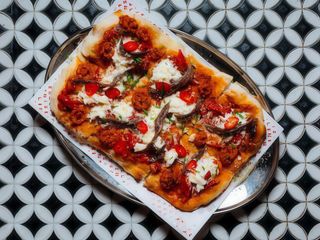 Pinsa z anchois 
