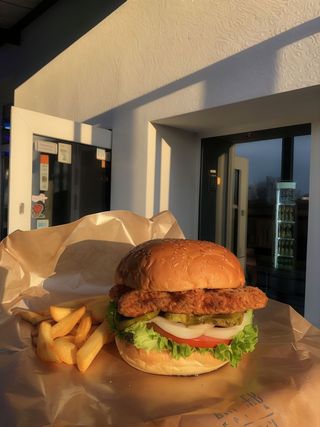 JJ Kurczak Cheese Burger