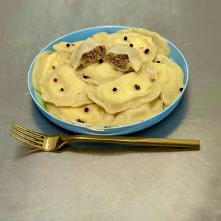 PIEROGI Z MIĘSEM WIEPRZOWYM PORCJA 12 SZT.