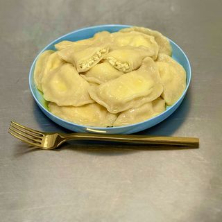 PIEROGI ZE SŁODKIM SEREM PORCJA 12 SZT.