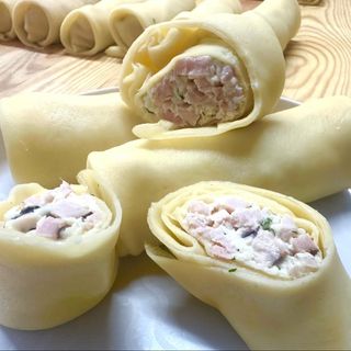 Naleśniki z szynką, serem i sosem cezar 3 SZT.