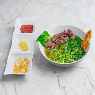 Pho z parzoną wołowiną