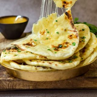 CHEESE GARLIC NAAN