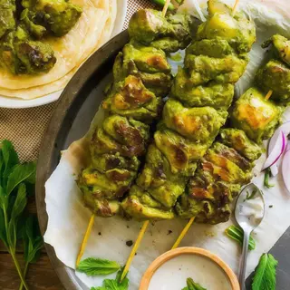CHICKEN 3 IN 1 TIKKA 8 szt. + plain naan