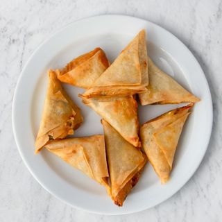 CHICKEN SAMOSA (2 szt.)