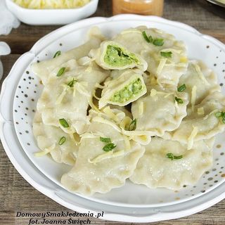 Pierogi z twarogiem i brokułami 8 szt