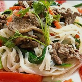 Makaron ryżowy z wołowina 550 gr