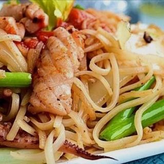 Makaron ryżowy z owoców morza 550 gr