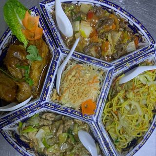 Kurczak na gorący półmisku po thajska