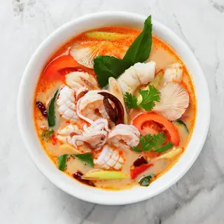 Zupa Tom yum z krewetką