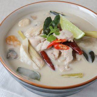 zupa Tom kha z wieprzowiną