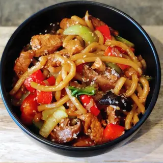 Udon z wieprzowiną