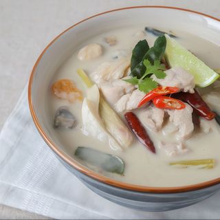 Zupa Tom Kha z wieprzowiną