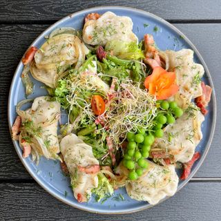 Pierogi domowe z gęsiną okrasą