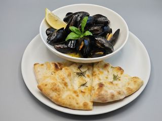 Sautę di cozze al vino/focaccia 