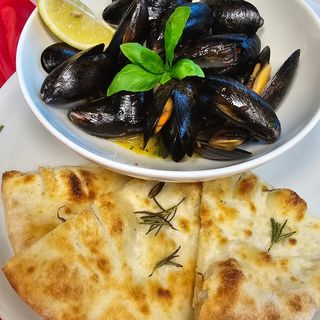 Sautę di cozze al vino/focaccia