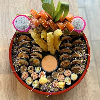 Zestaw miesiąca na Kwiecień - Hoshi 52szt. + 4 krewetki w tempurze