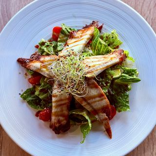 Sałatka z węgorzem