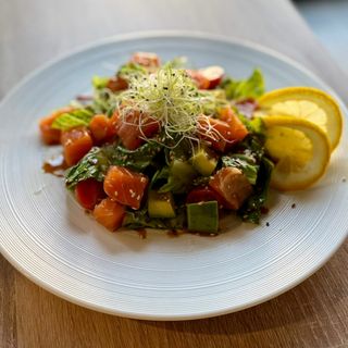 Sałatka z łososiem