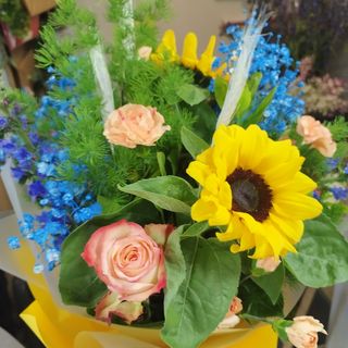 Słonecznik z różą i goździkiem