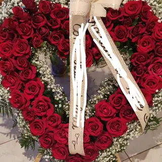 Serce z żywych lub sztucznych róż