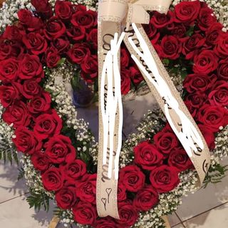 Serce z żywych lub sztucznych róż