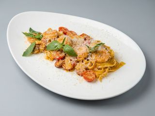 Makaron z krewetkami i chorizo