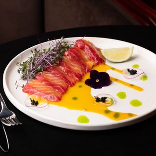 Carpaccio z łososia gravlax
