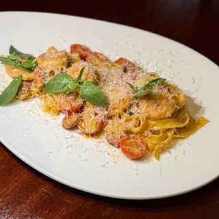 Makaron z krewetkami i chorizo