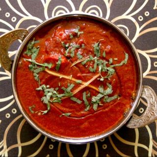 Chicken Tikka Masala + (Ryż / butter naan)