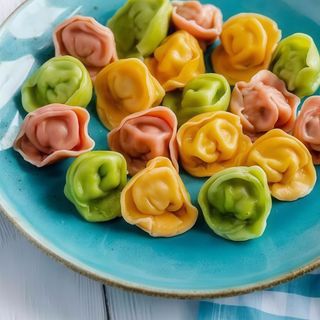 Kolorowe pielmieni z kurczakiem 10 szt