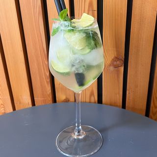 drink jak Aperol Spritz bezalkoholowy