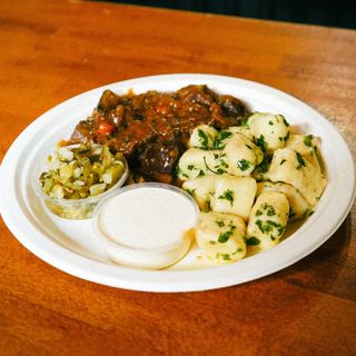 Kopytka z gęsim gulaszem