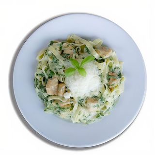 Makaron ze szpinakiem i kurczakiem