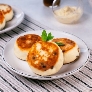 Placki twarogowe z rodzynkami (4 szt.)