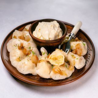 Pierogi z ziemniakami i skwarkami (10szt.)