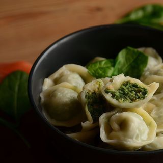 Pielmieni z łososiem i szpinakiem (15 szt.)