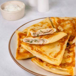 Trójkąciki naleśnikowe z kurczakiem i serem – 3 szt. / ok. 300 g